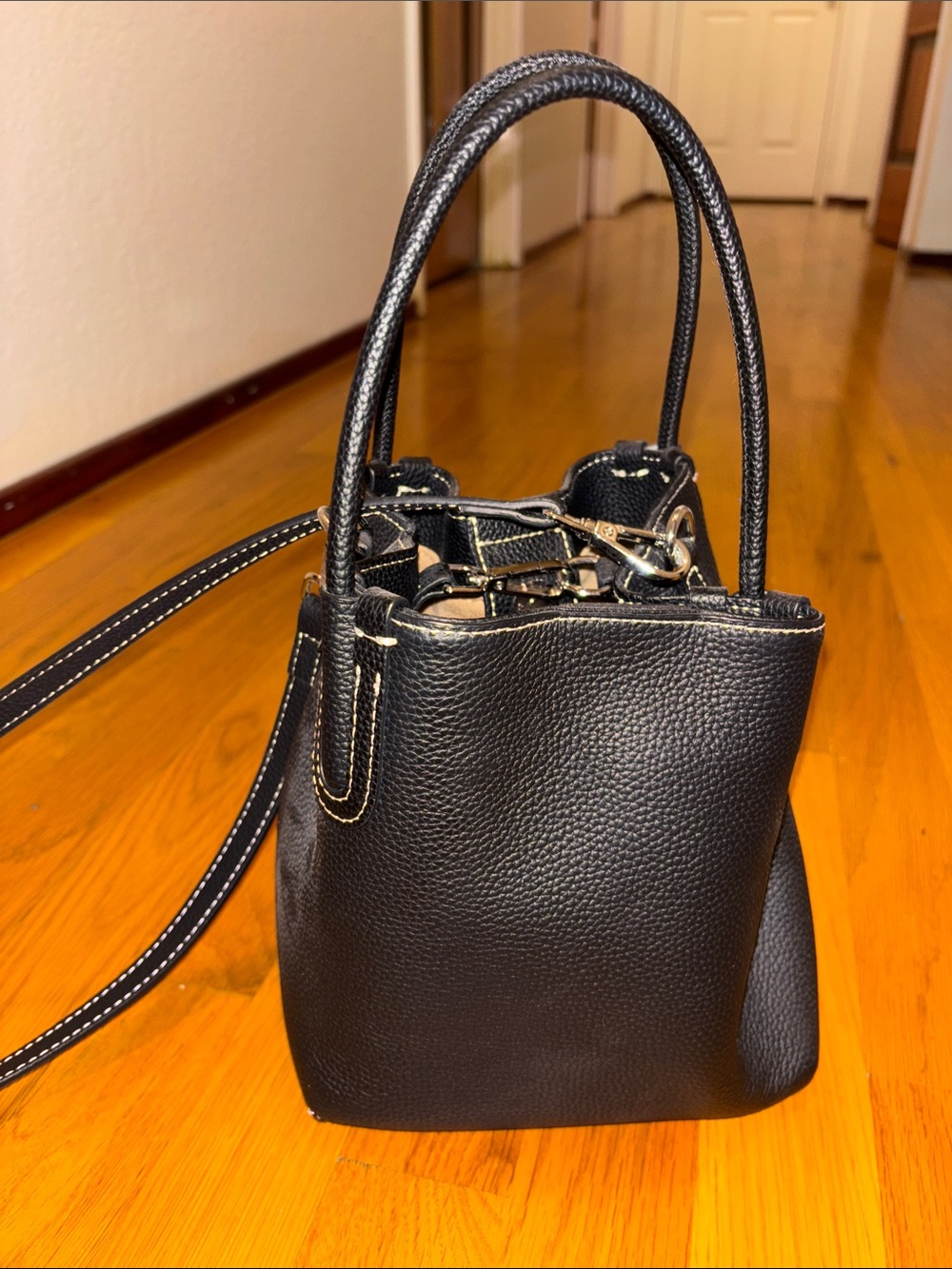 Classic Black Women's Crossbody Bag - Unbranded
